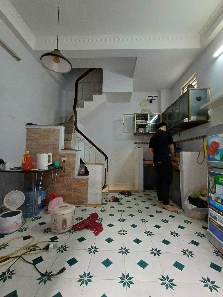 Cho thuê nhà nguyên căn ngõ 79, 8/3 Hai Bà Trưng, 5 tầng x 20m2, 2 ngủ, 8 Triệu - Ảnh 1